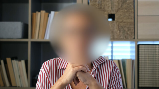 Blur Person Face Horizontal Motion Effect MOGRT 531