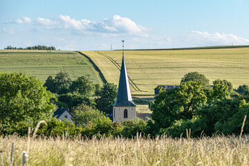 Die Kirche von Muldenau liegt in einer Mulde