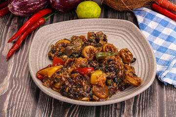 Squid with vegetables in oyser sauce