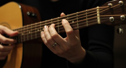 Obraz premium Close up hands playing acoustic guitar