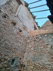 Ruins of an ancient stone house in Spain reveal historical architecture and craftsmanship from...