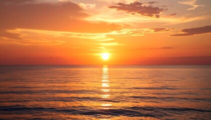 Fototapeta premium 海辺に沈むオレンジ色の夕日