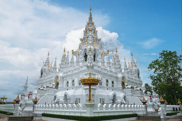 Fototapeta premium The beautiful Phra That Si Mueang Pong Pagoda Temple. White Castle or White Pagoda on the mountain at Wat Aranyawas Temple, Ban Pong, Hang Dong District Chiang Mai Thailand. Travel attraction.