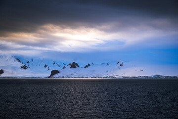 Obraz premium Beautiful Sunset of Antarctica with different shades of colors