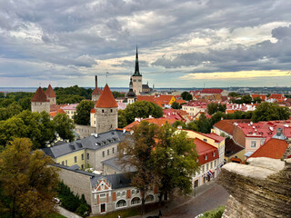 Obraz premium Exploring the Fairy-Tale Streets of Tallinn's Historic Old Town, Estonia