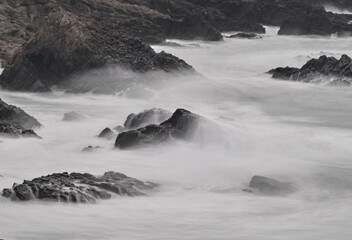 風が強い日の日本海の荒波