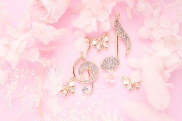 ピンクの花と音楽