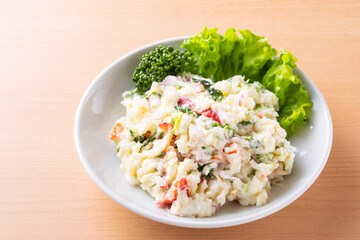 ポテトサラダを食べる