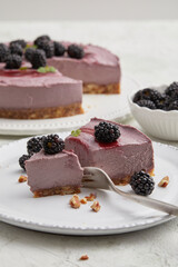 Berry cashew cake 