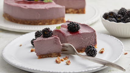 Berry cashew cake 