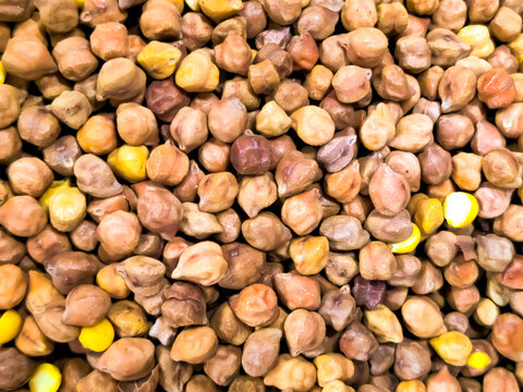 Splitted chick pea. It is also known splitted bengal gram (cholar dal, buter dal).