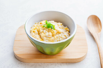 レンジ調理　オートミールで卵がゆ