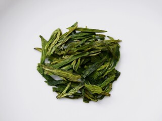 中国の緑茶「龍井茶」の茶葉のアップ写真（ロンジン茶）