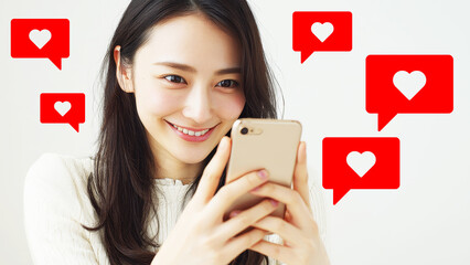 SNSでいいねをもらって喜ぶ女性