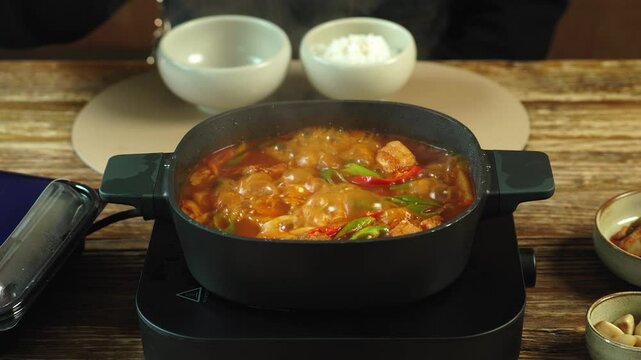 Open the pot lid on the boiling spicy fish stew