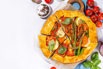 Crunchy galette pie with vegetable