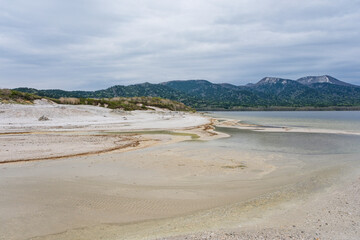 恐山の中心に位置する宇曽利湖