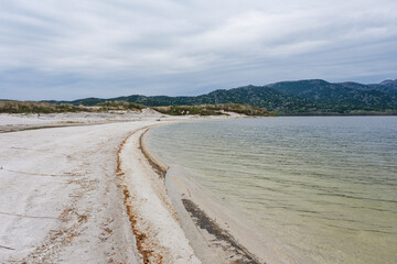 恐山の中心に位置する宇曽利湖