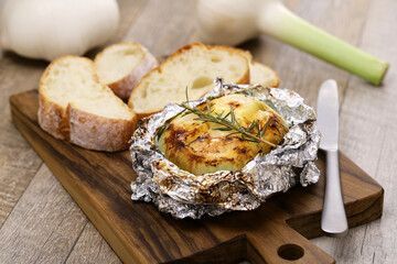 Roast elephant garlic with baguette