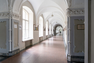 Obraz premium Arched Hallway With Vaulted Ceiling Interior University. Empty school