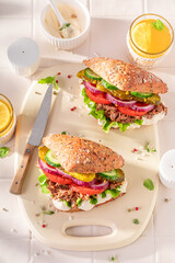 Healthy and crispy sandwich made of vegetables and beef.