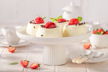Tasty and homemade monoportion cheesecake with strawberry mousse and vanilla.