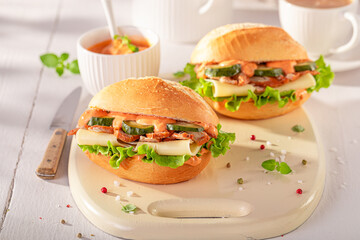 Tasty and spicy sandwich made of vegetables and gyros chicken.