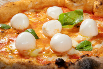 impasto pizza margherita Napoletana, ingredienti farina acqua lievito stesura lavorazione ripieno 