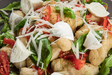 impasto pizza margherita Napoletana, ingredienti farina acqua lievito stesura lavorazione ripieno 