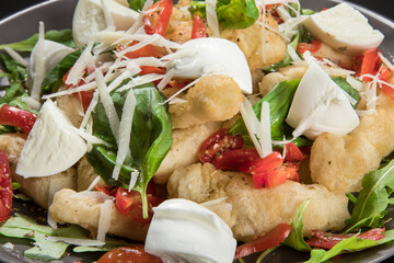 impasto pizza margherita Napoletana, ingredienti farina acqua lievito stesura lavorazione ripieno 