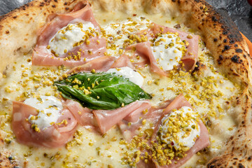 impasto pizza margherita Napoletana, ingredienti farina acqua lievito stesura lavorazione ripieno 