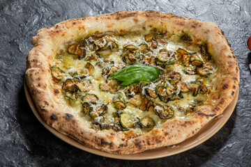 impasto pizza margherita Napoletana, ingredienti farina acqua lievito stesura lavorazione ripieno 