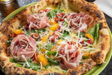 impasto pizza margherita Napoletana, ingredienti farina acqua lievito stesura lavorazione ripieno 