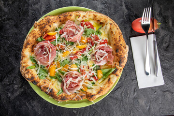 impasto pizza margherita Napoletana, ingredienti farina acqua lievito stesura lavorazione ripieno 