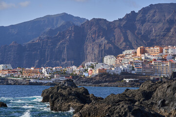 Clifftop houses and resorts in Los Gigantes