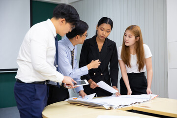 Fototapeta premium business meetting : Professional business teamwork diverse company people in meeting. Group of colleagues discussion during business meeting in conference room