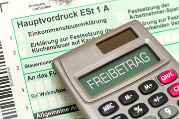 Das Display in einem Taschenrechner ist beschriftet mit Freibetrag
