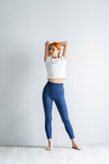 Fototapeta premium フィットネスをする女性