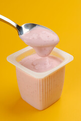 pote de iogurte de morango