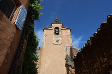 Beffroi, vue de l'extérieur, village typique de Roussillon, département du Vaucluse, France