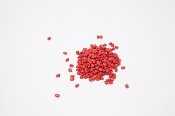 Masterbatch als Farbchips mit kleinen Pellets in dunkelrot - Farbgranulat aus Weich-PVC bzw. PVC mit Weichmacher