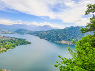 Obraz premium Spring evening view of Lake Lugano in the town of Caslano in the Swiss mountains
