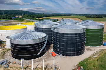 Neubau einer modernen Biogasanlage, Großbaustelle aus der Vogelperspektive - Luftbild..