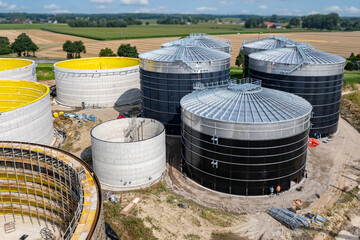 Neubau einer modernen Biogasanlage, Großbaustelle aus der Vogelperspektive - Luftbild..