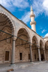 Obraz premium Courtyard of the Suleymaniye Mosque in Istanbul, Turkey