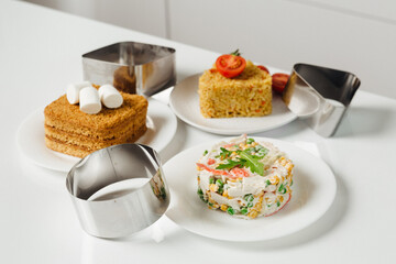 serving a dish using a shaping ring