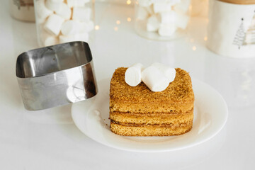 serving a dish using a shaping ring