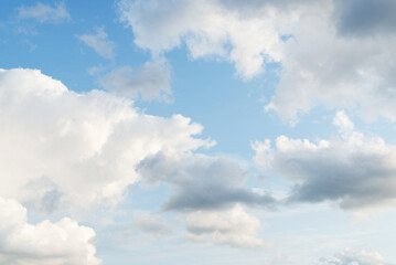Obraz premium Soft white clouds in blue sky background