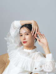 おしゃれな女性の美容・スキンケアイメージ