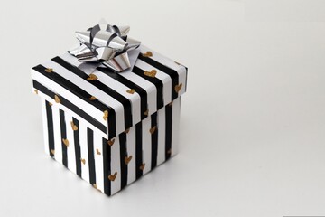 Caja de regalo sobre fondo transparente